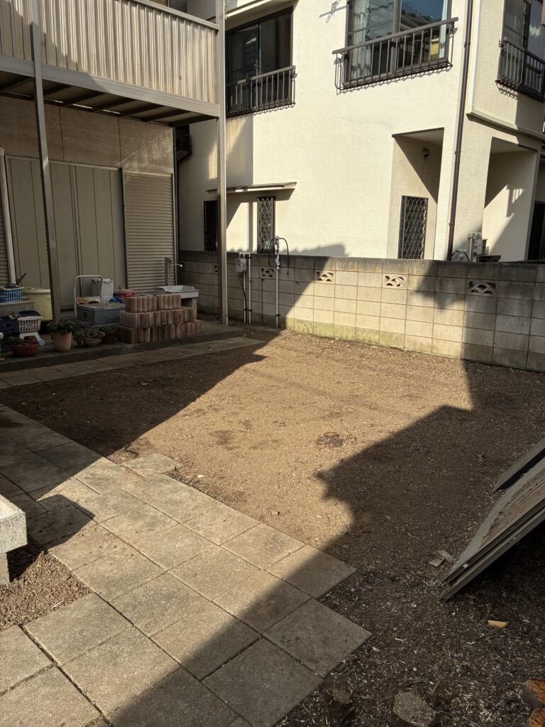 お庭じまい 伐採と除草作業後の状況 お庭の植木鉢などもお片付け 埼玉県川越市 長尾アートガーデン